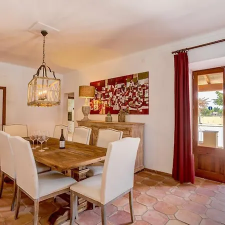 Villa Sleeps 8 With Pool Air Con And Wifi *