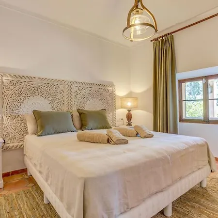 Sleeps 8 With Pool Air Con And Wifi *