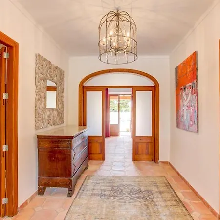 Sleeps 8 With Pool Air Con And Wifi Pollença